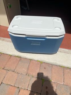 Water cooler with cup holder