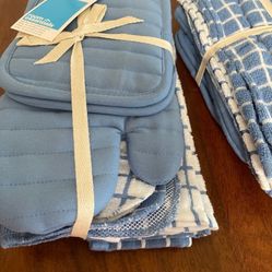 Dish Towels 7 Piece 5.00 A Set Have 10 Sets New