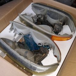 2004 Chevy Suburban Headlights 