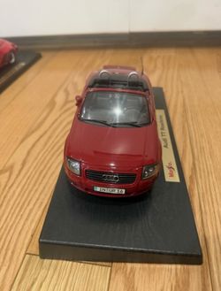 MAISTO Audi TT Roadster Convertible Mounted Model Car 1:18