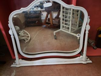 White shabby sheek mirror