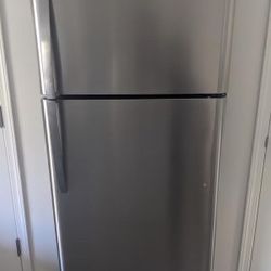 Frigidaire - 18 Cu. Ft. Top-Freezer Refrigerator - Stainless steel