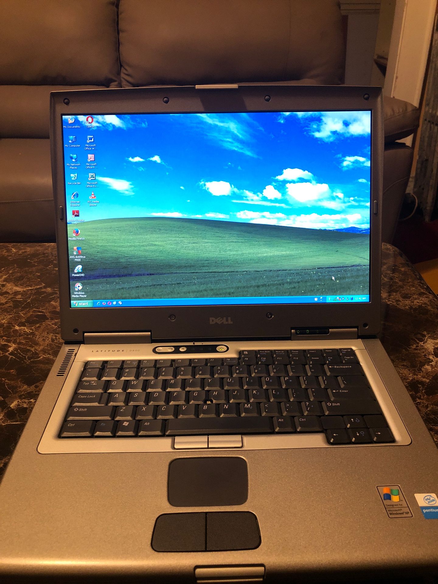 Dell Latitude D800 Laptp