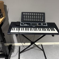 Yamaha Keyboard And Stand 