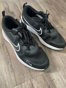 Nike Cosmic Runner Sneakers Black White (Size 6.5 in youth)