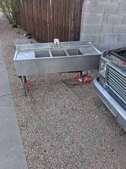 Bar restaurant sink