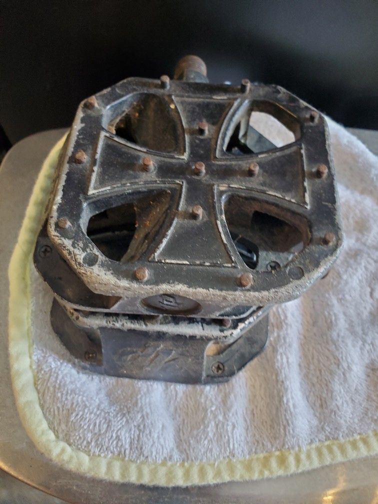 Dk Iron Cross Bmx Pedals for Sale in Whittier, CA - OfferUp