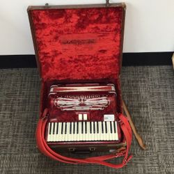 Universal Accordion 