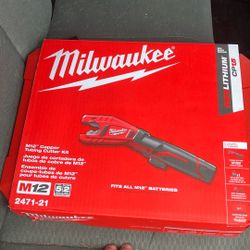 Milwaukee Tubing Cutter 