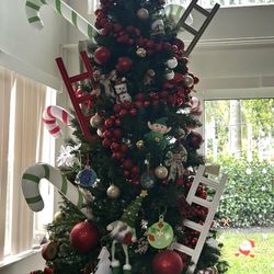 9ft  Pre-Lit  Christmas tree with decorations included