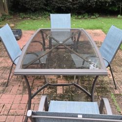 Patio/backyard table & chairs
Need gone by 7/9