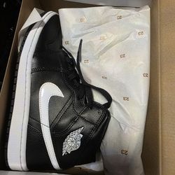 Woman Air Jordan 1 Mid All Black And Other Blask And White