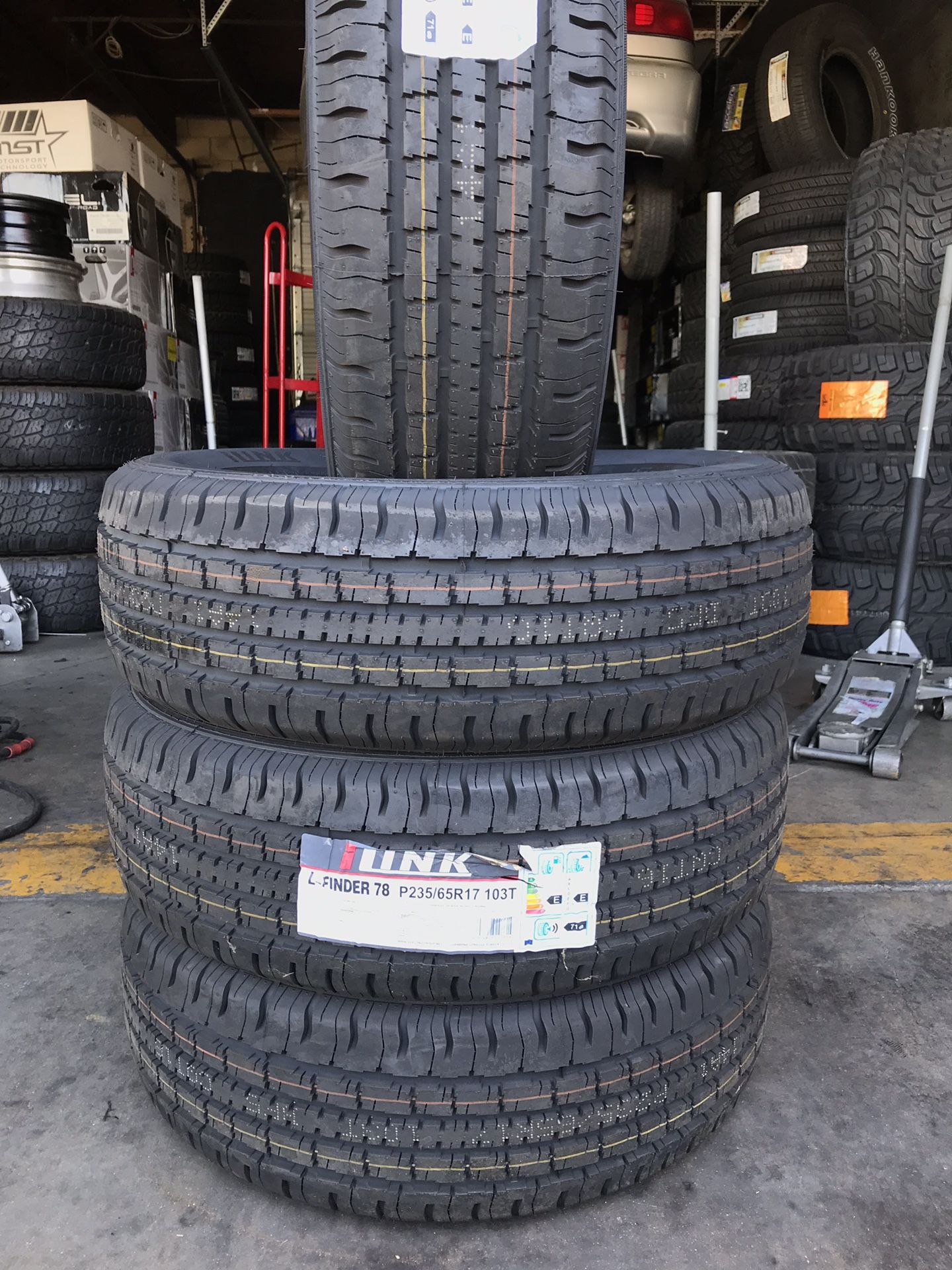 BRAND NEW SET OF TIRES 235/65r17 235/65/17
