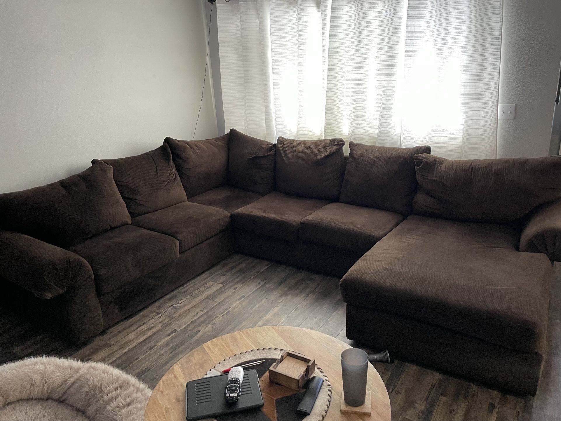 3 Piece Sectional Couch With Chase