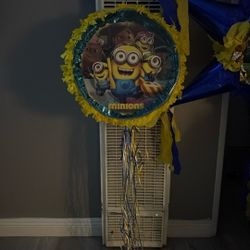 Minion 3D Piñata 