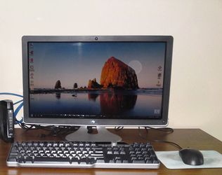 Full HD Monitor w/ Built-In Webcam & Mic