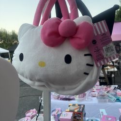 Hello Kitty, in French purses