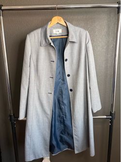 Le Suit Women’s Gray Long Coat / Trench Coat Size 8 – Excellent Condition