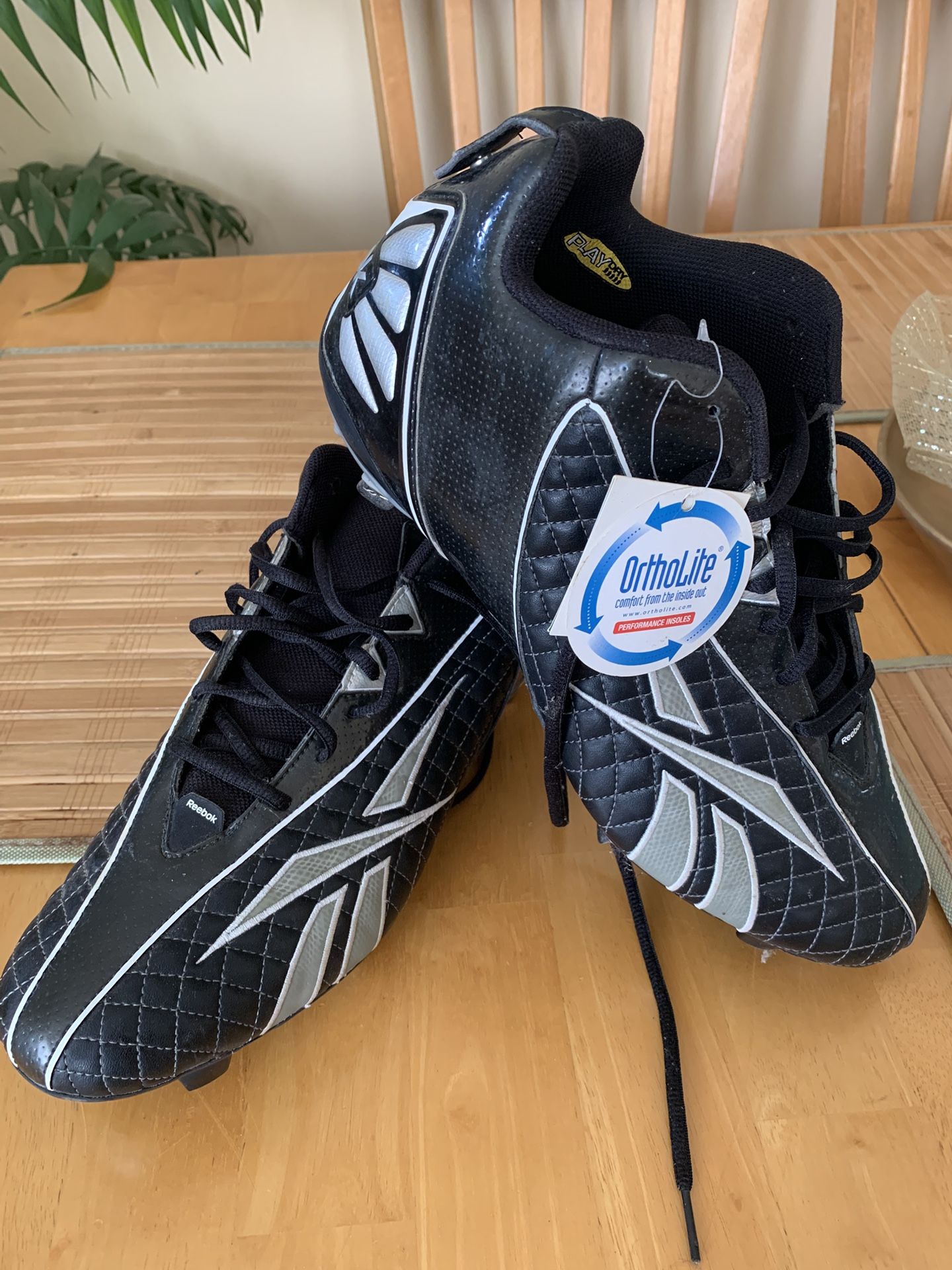 Reebok Mens Metal Cleats