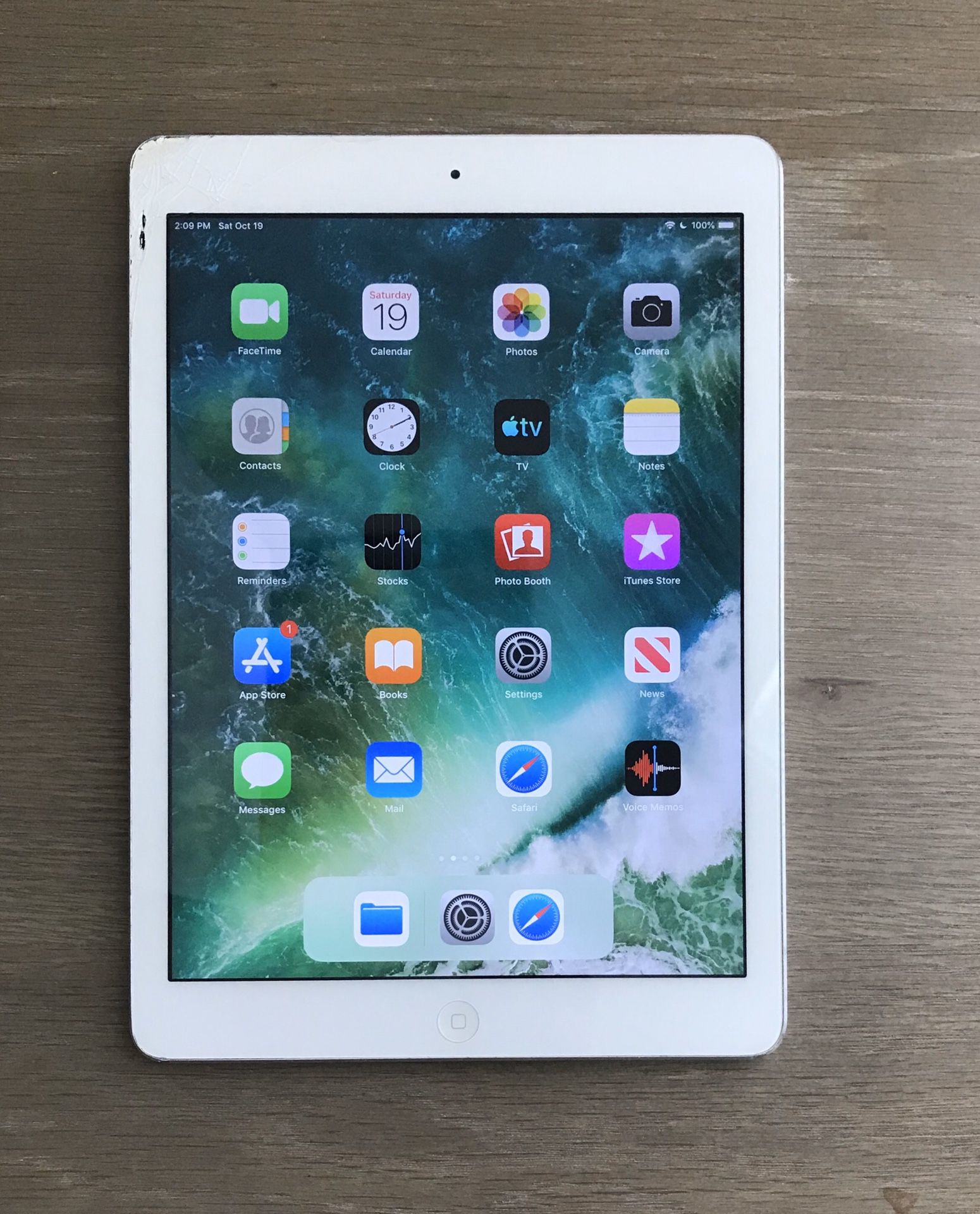 Apple iPad Air MD788LL/A (16GB, Wi-Fi, White with Silver)