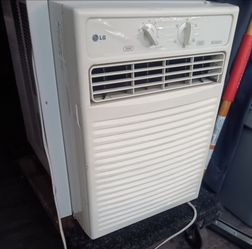 LG Window Air Conditioner like new/Tested