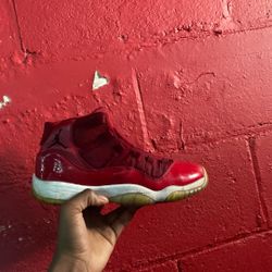 Jordan11s Red Nd White Size 7