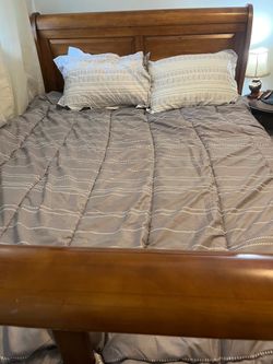 Queen Size Sleigh Bed