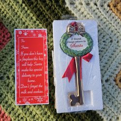 A Key For Santa Christmas Tree Ornament Hand Painted Porcelain Wreath 2006 Avon Kids Decor Fantasy