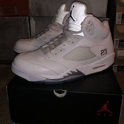 Jordan 5 White Metallic Size 10.5 Vnds