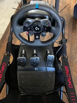 Logitech G923 TRUEFORCE Racing Wheel + Playseat Challenge + 3-Pedal Set (PC,Xbox)