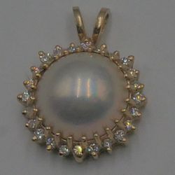14KT YELLOW GOLD PEARL W DIAMONDS  APPROXIMATELLY 0.50-0.75 PENDANT 4.9 GRAMS . 870350-2. 