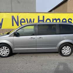 2015  dodge grand caravan A/T 7 Passenger Run’s Great 
