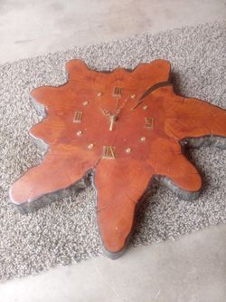 Live Edge Clock