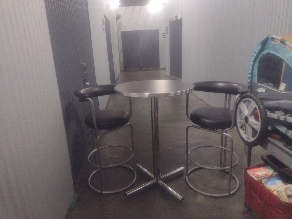 Table And Chairs 