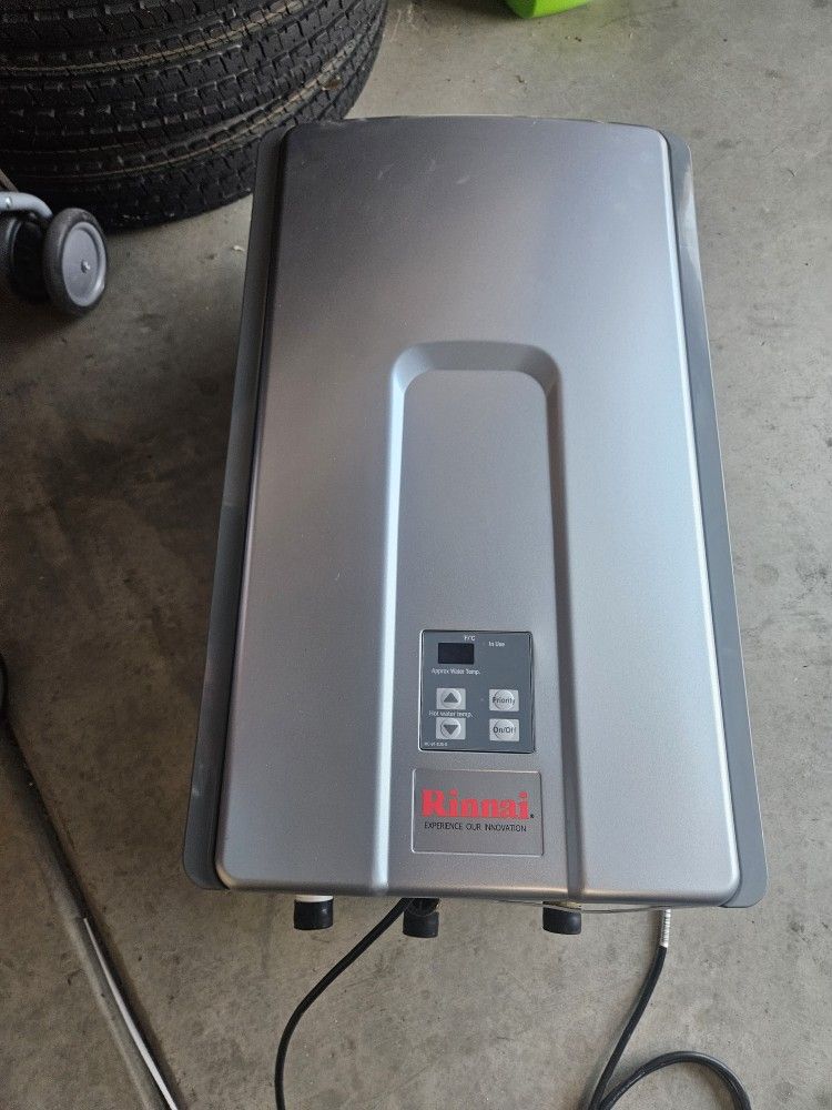 Rinnai Propane Thankless Water Heater 