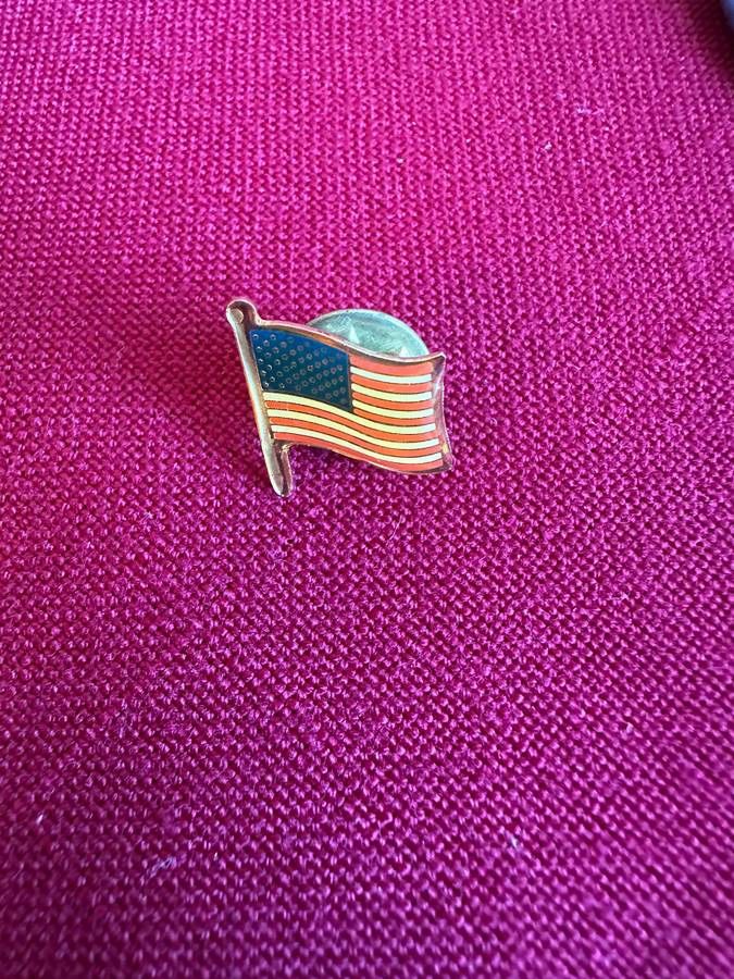 NEW Vintage Epoxy US Flag Pins (5)