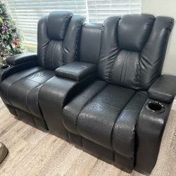 King vale court dual power loveseat in excellent condition! *"$500 **Today Only!!