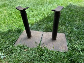 Jack stands