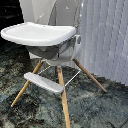 Munchkin® 360° Cloud™ High Chair for Babies and Toddlers with Clear Seat 360°