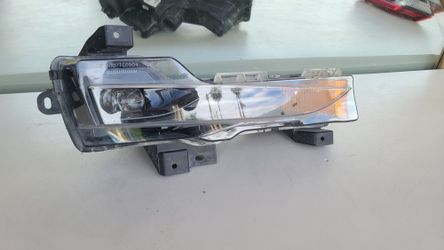 2017 - 2023 TESLA 3 MODEL RIGHT FOG LIGHT LAMP  USED OEM.  H3