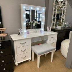 🪞Barzini White 7-Drawer Vanity Set With Lighting
Coaster