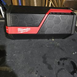 Milwaukee M18 - M12 Bluetooth Speaker