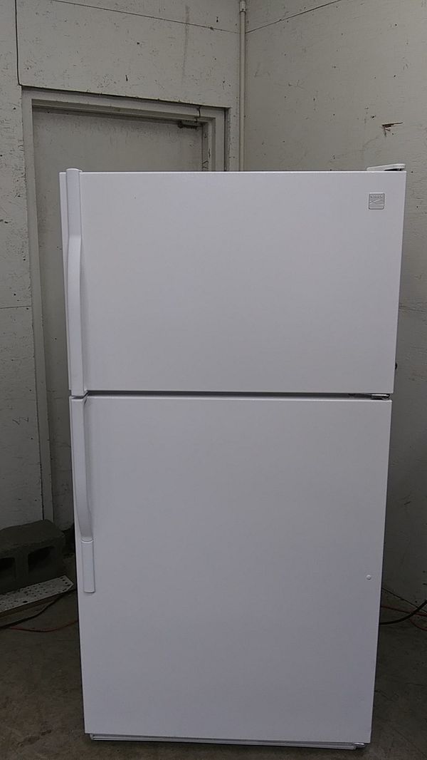 Beautiful 20 cubic foot Kenmore refrigerator frostfree refurbished for