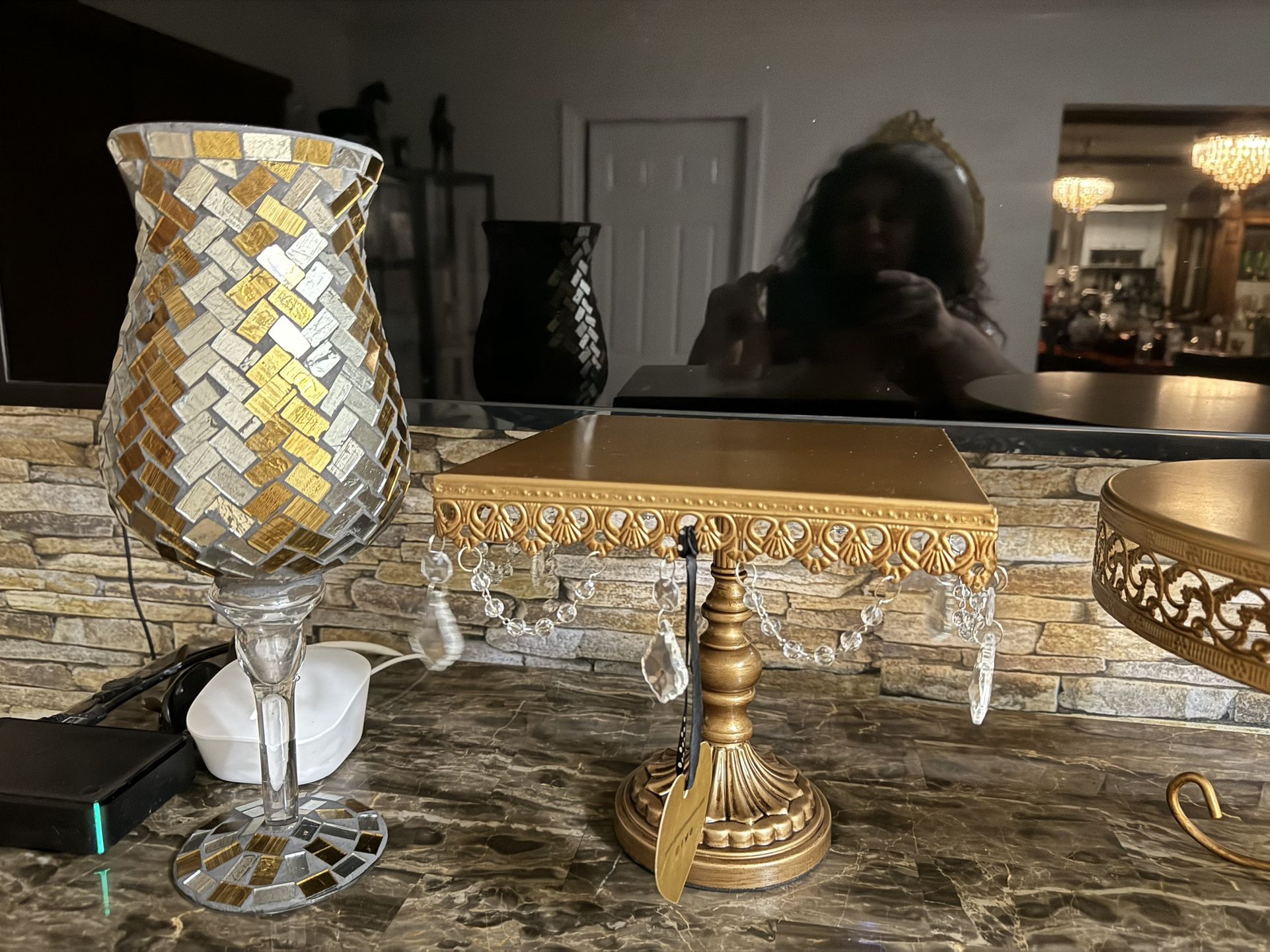 gold 2 cake stand, 4 gold plates and 1 gold candles holder new
