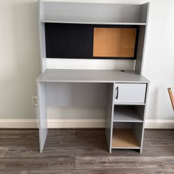 Modern Study/Computer Desk for Sale – Great Condition