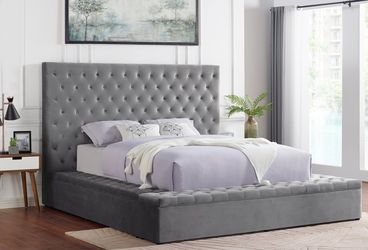 ⚜️Paris Grey Platform Bed⚜️ Queen