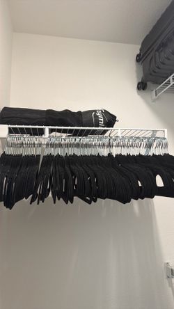 100 hangers brand new
