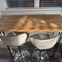 2 X 4‘ Table And Two Chairs