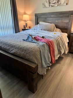 Queen wood bed - $100 OBO