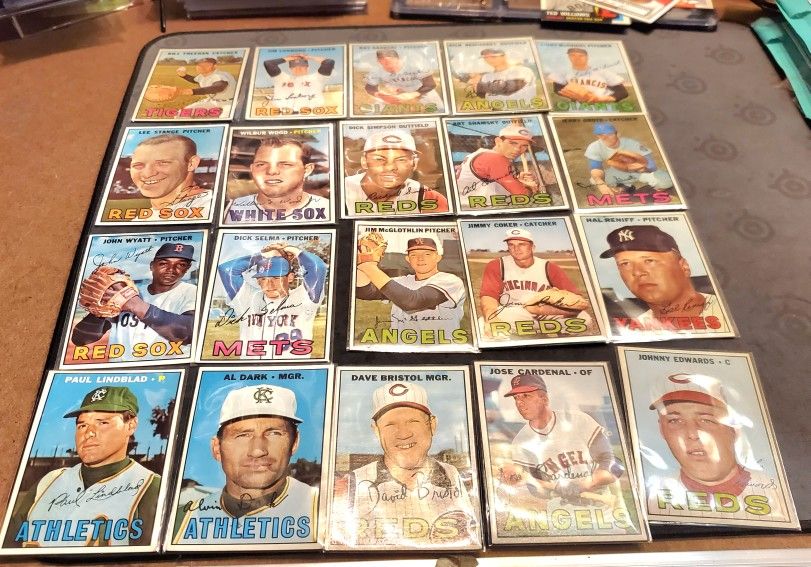 Lot Of 20 Random  Vintage 1967 Topps Baseball Cards All For $25